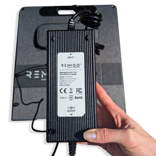 Remigo Electric Outboard Solar Charging Setup: Solarpanel 200W & Charger 